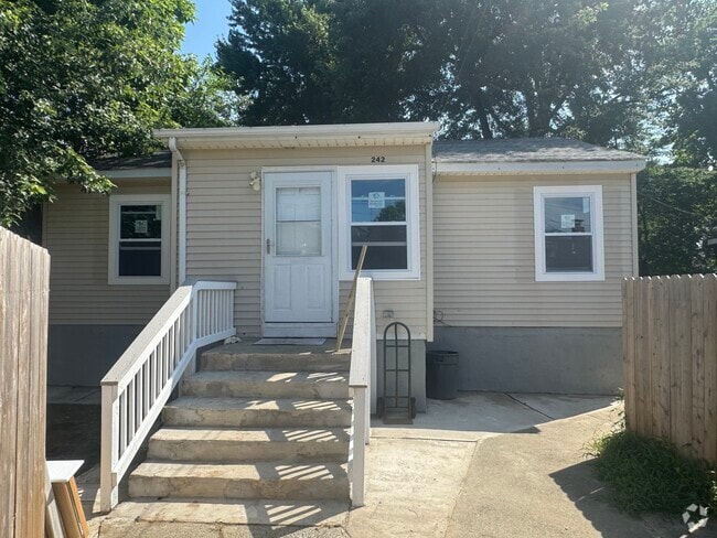 Building Photo - 242 Seabreeze Ave
