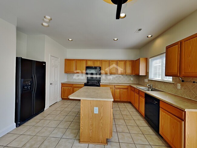 Building Photo - 2127 Maple Tree Ct