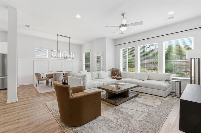 Foto del edificio - 823 Hazy Hills Loop