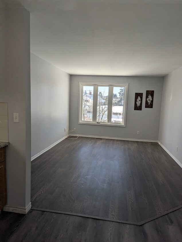 Photo principale - B - 342 Sixth Ave Now Available For Rent!