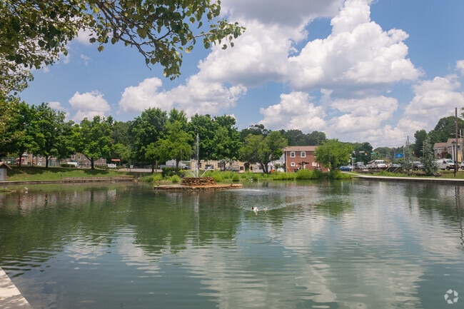 Fountain City Lake in Uptown Knoxville has a walking trail around it.