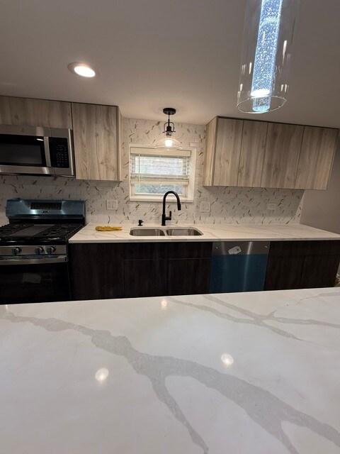 Foto del edificio - 8650 Trumbull Ave