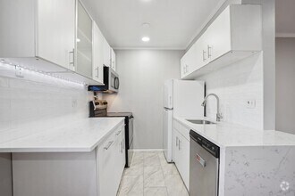 Building Photo - 56 68th St
