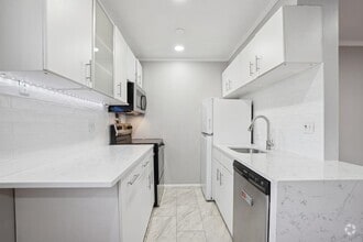 Building Photo - 56 68th St