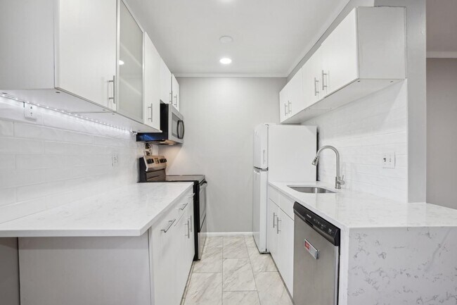 Building Photo - 56 68th St