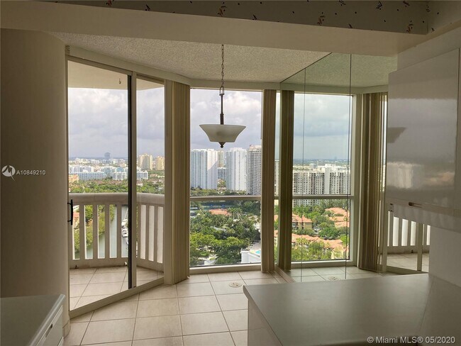 Foto del edificio - 2000 Island Blvd