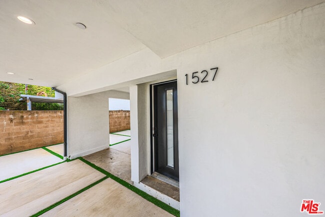 Foto del edificio - 1525 S Carmelina Ave