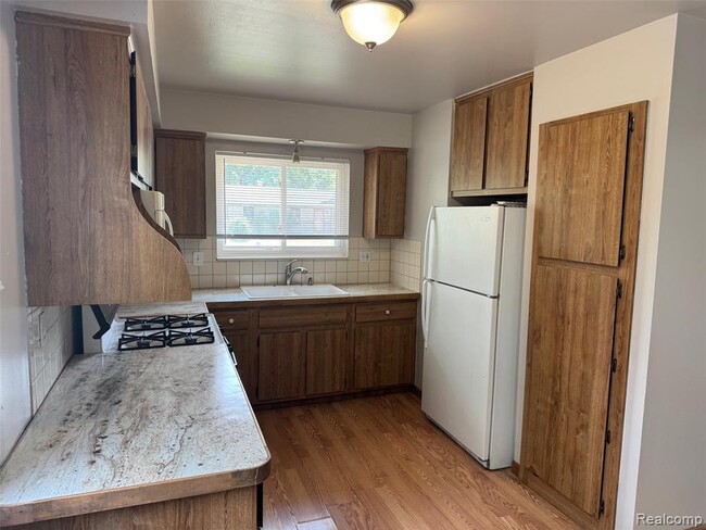 Foto del edificio - 24755 Trombley St