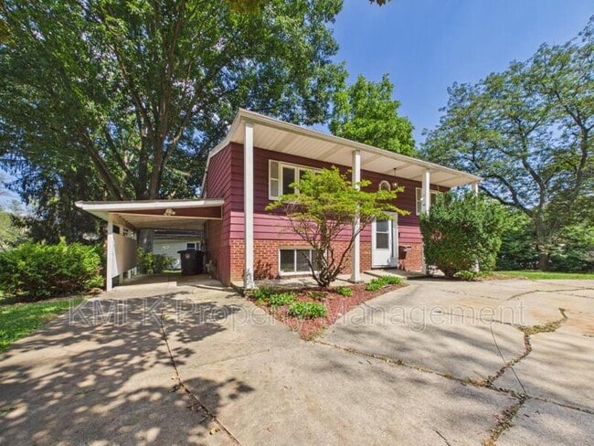 Building Photo - 1323 Hilton Dr