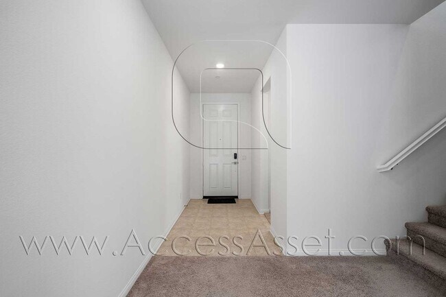 Foto del edificio - A Stunning 5 Bed / 3 Bath Smart Home In Ea...