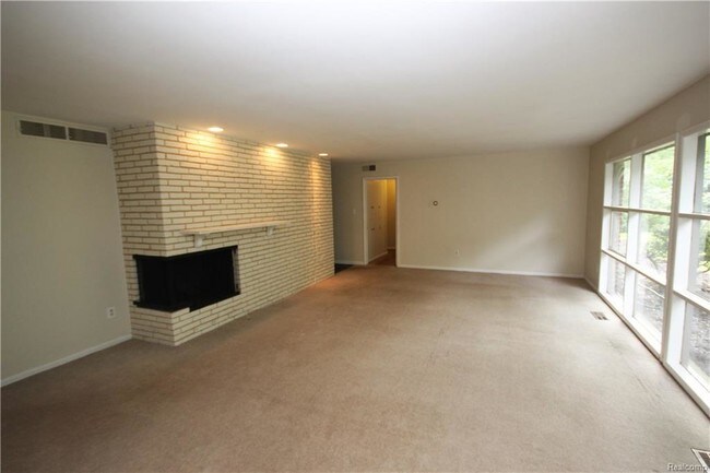 Building Photo - 4570 Pickering Rd