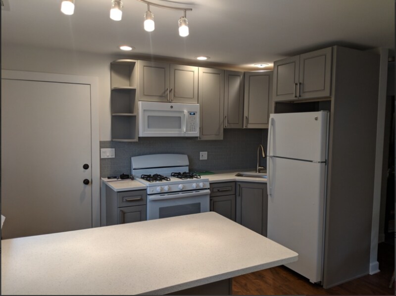 3143 S Halsted St Unit 2nd FL Rear, Chicago, IL 60608 Room for Rent