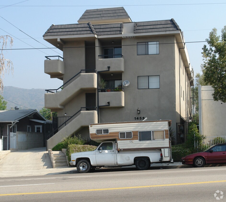 Primary Photo - 1453 Colorado Blvd