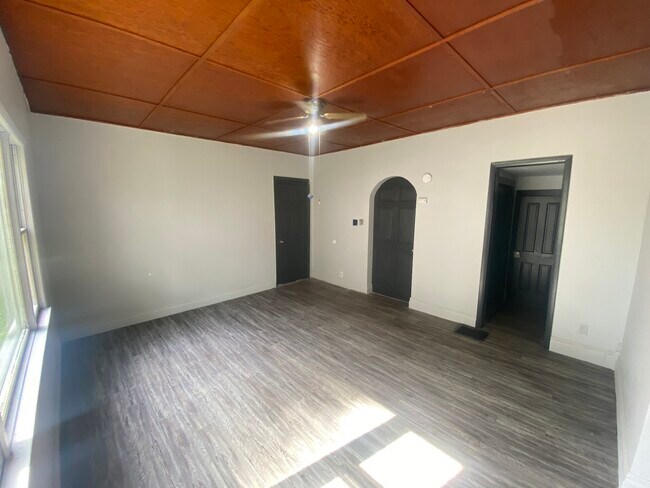 Building Photo - 1203 Mc Kinley Ave