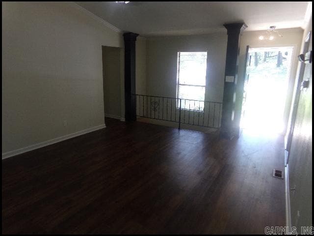 Building Photo - 102 Pin Oak Cove