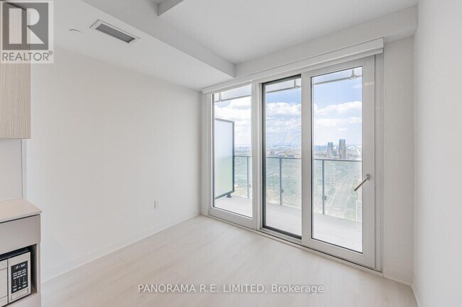Building Photo - 3900-3900 Confederation Pkwy