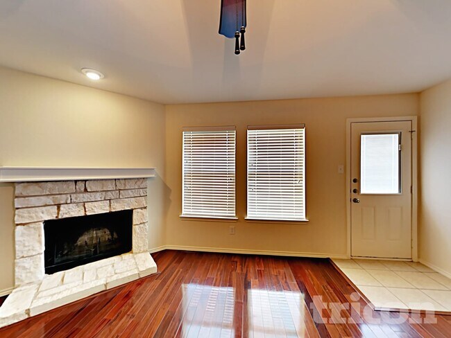 Foto del edificio - 16824 Pinery Way