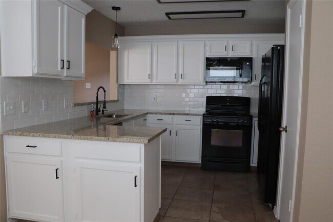 Building Photo - 10905 W Dogwood Dr