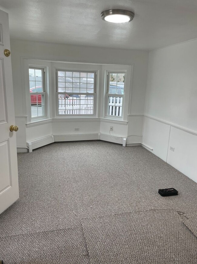 Building Photo - Hyannis 1 bedroom