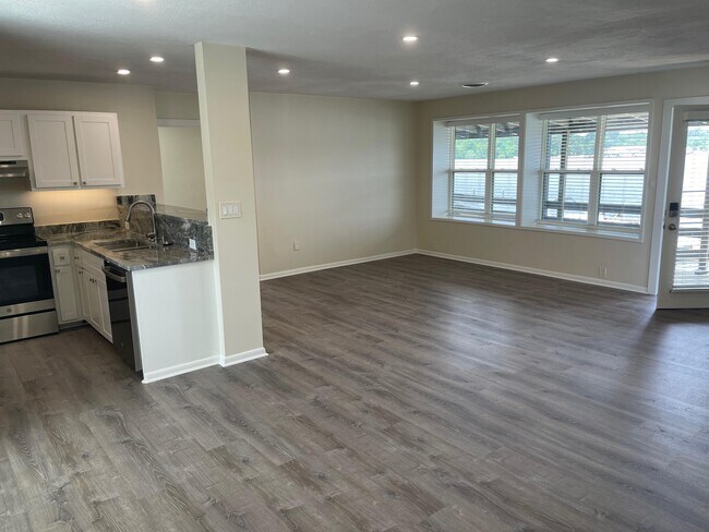 Foto del edificio - 58 Breakers Ln