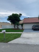 Building Photo - 560 NE 48th St