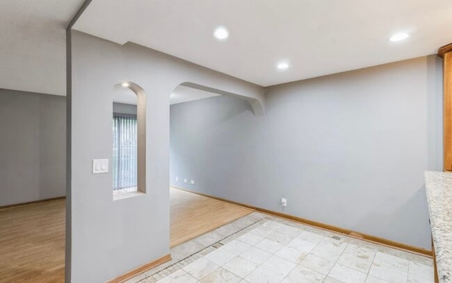 Building Photo - 750 W Happfield Dr