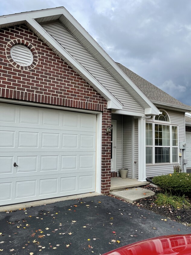 Front - 22 Thornhill Ct