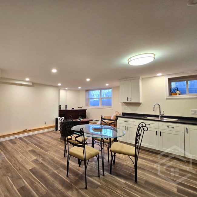 Building Photo - Fresh 1-Bedroom Apartment in Norwich!!