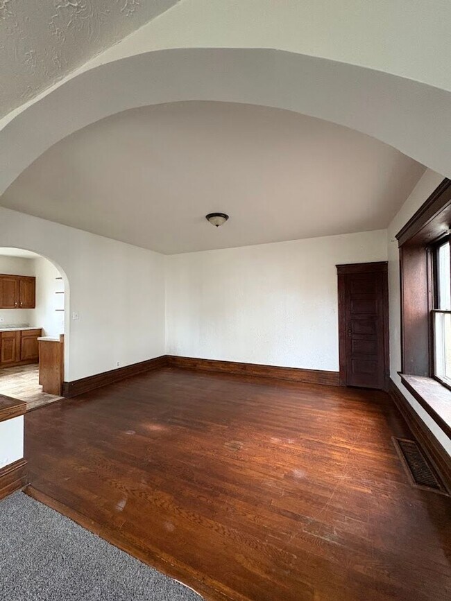 Foto del edificio - Large 4 bedrooms 2 full bathroom home for rent