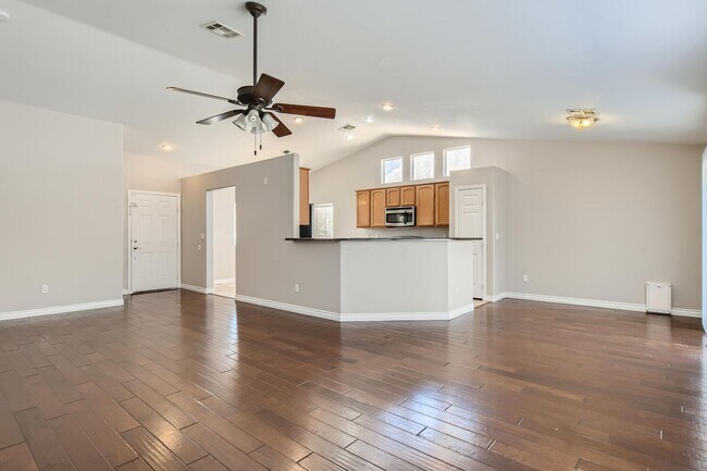 Foto del edificio - 1 Story, 3 Bedroom, 2 Bath Home located in...