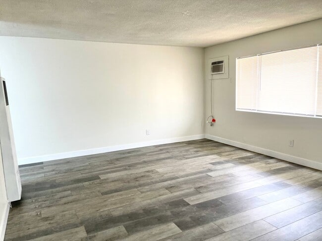 Building Photo - 319 S Alessandro St