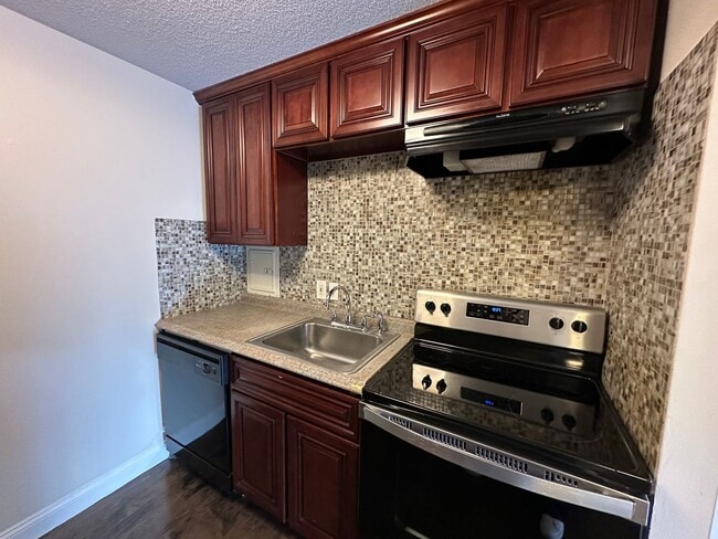 Large Studio - Balcony - Pool - Close to T - Large Studio - Balcony - Pool - Close to T Apartment