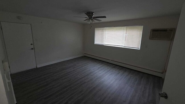 Building Photo - 14605 Des Plaines St