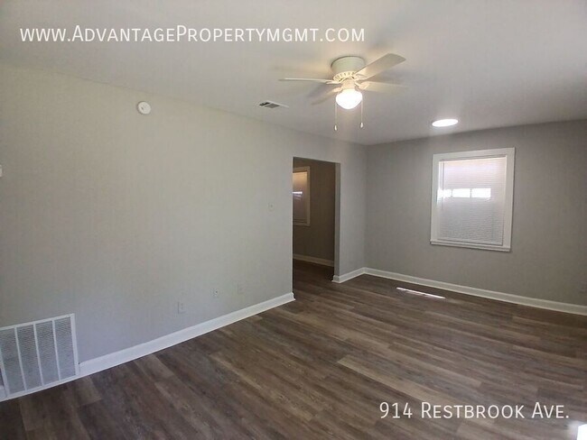 Building Photo - 914 Restbrook Ave