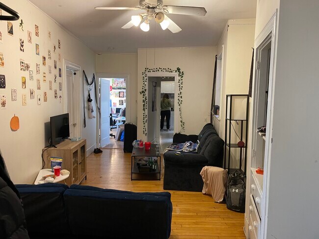 Foto del edificio - 100 Linden St