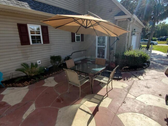 Foto del edificio - 620 Woodbine Ct