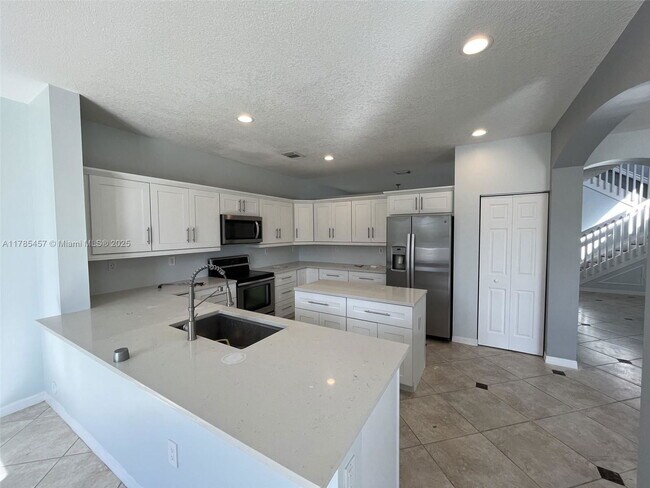 Building Photo - 14670 SW 132nd Ct