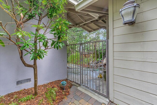 Building Photo - ADU 16101 Matilija Dr.