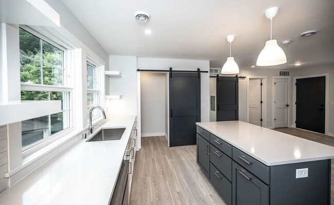 Building Photo - Harriet Apartments | 4326