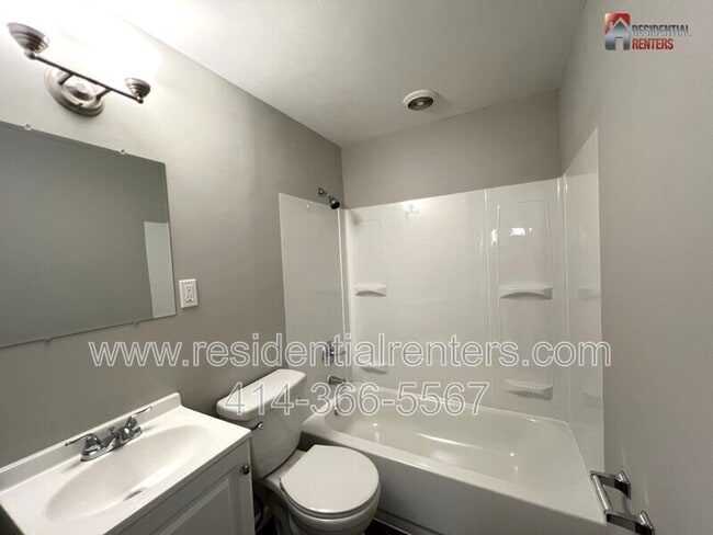 Building Photo - 2238 S 82nd St