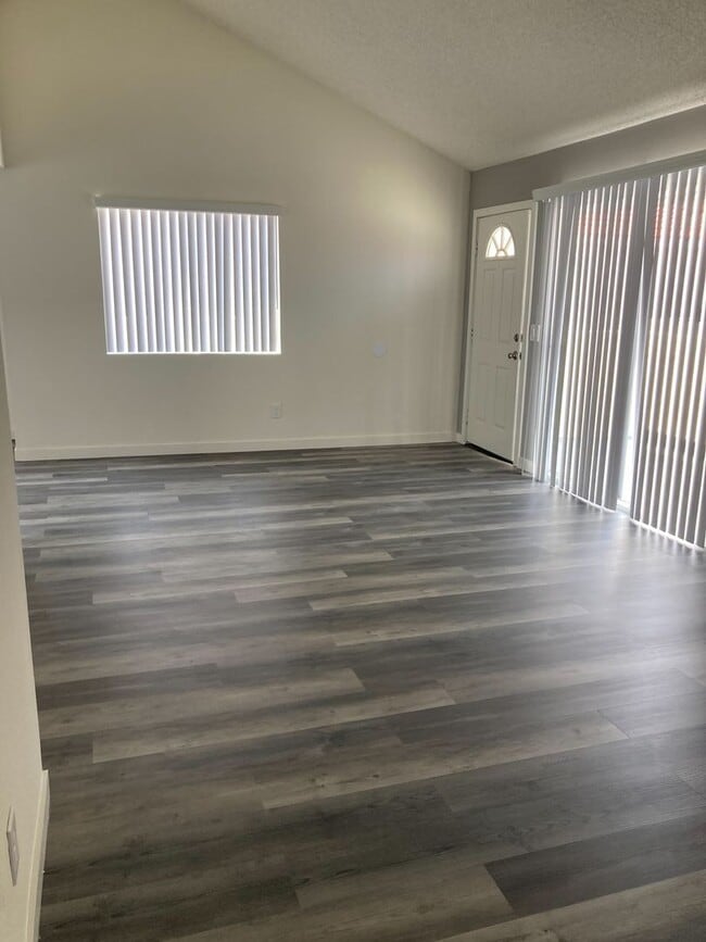 Building Photo - Beautiful 3 Bedroom Unit in Placentia