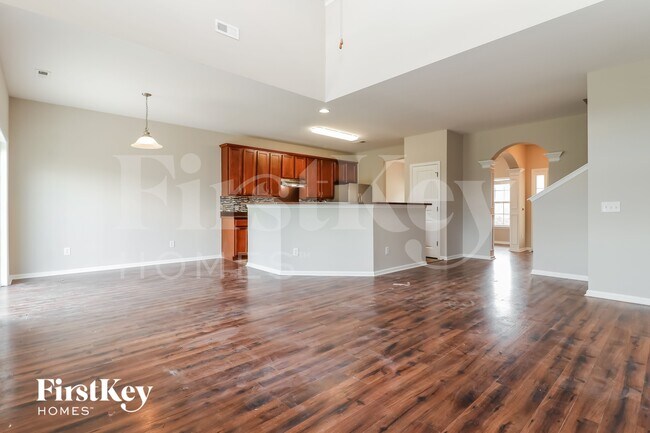 Building Photo - 223 Silk Oak Dr