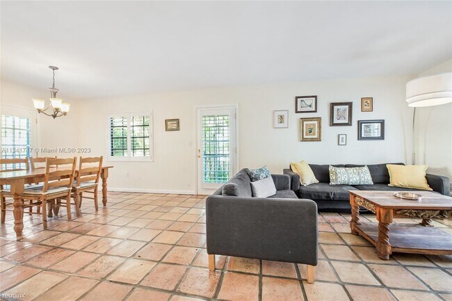 Building Photo - 3 br, 2.5 bath Condo - 437 Santander Ave A...