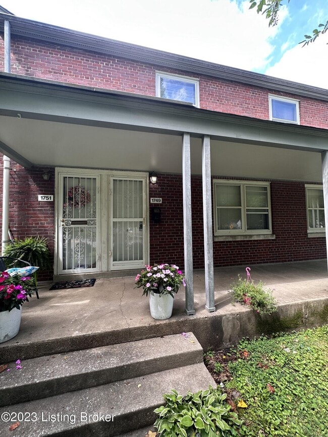 Photo - 1749 Algonquin Pkwy Townhome