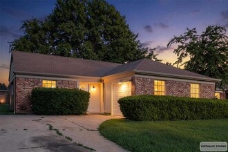 Building Photo - 7204 Shadow Bend Dr