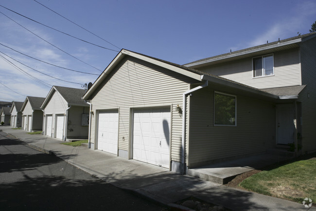 Primary Photo - Bush Gardens Apts