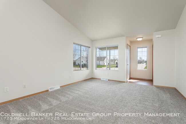 Building Photo - 1725 Meadow View Ln