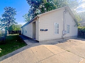 Building Photo - 1326 W Huntington Ave