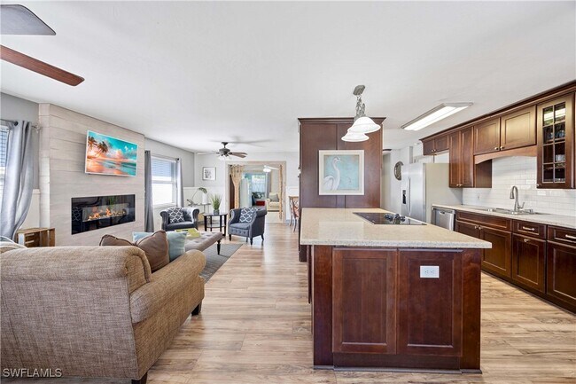 Foto del edificio - 736 94th Ave N