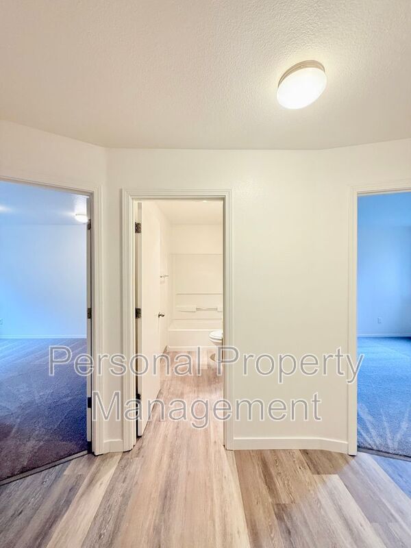 Building Photo - 3412 NE 66th Ave